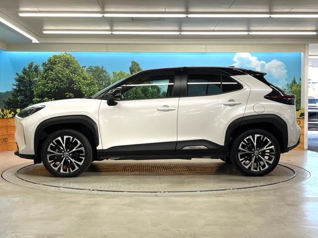 ヤリスクロス ハイブリッドＺ　禁煙車　８インチディスプレイオーディオ　パノラミックビュー　ブラインドスポット　セーフティセンス　レーダークルーズ　パワーシート　シートヒーター　ドラレコ　ＥＴＣ２．０　革巻きステアリング（53枚目）