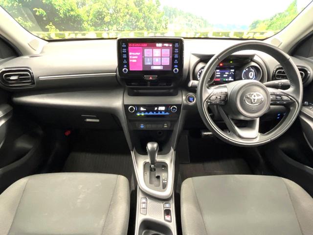 ヤリスクロス G パノラミックビューモニター トヨタセーフティセンス 純正8インチディスプレイオーディオ レーダークルーズコントロール LEDヘッドライト 革巻きステアリング Bluetooth再生 ETC(2枚目)