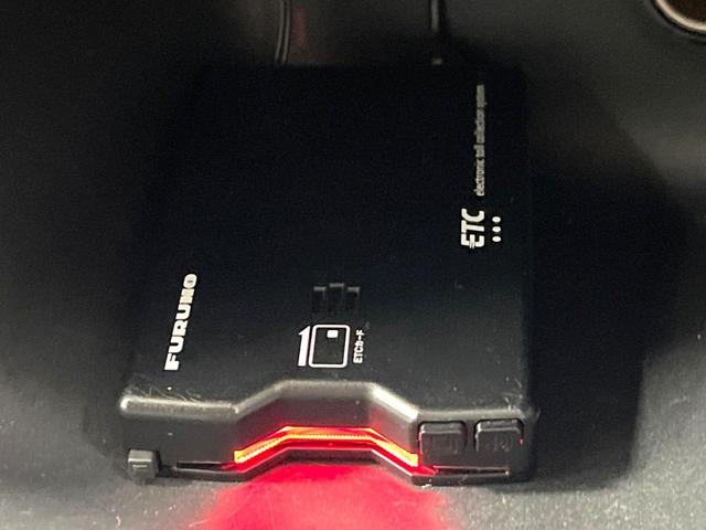 ヤリスクロス G パノラミックビューモニター トヨタセーフティセンス 純正8インチディスプレイオーディオ レーダークルーズコントロール LEDヘッドライト 革巻きステアリング Bluetooth再生 ETC(6枚目)