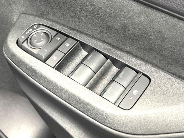 ヤリスクロス ハイブリッドZ 登録済未使用車 純正8インチナビ パノラミックビュー セーフティセンス レーダークルーズ ブラインドスポット ステアリングヒーター シートヒーター パワーシート ハーフレザーシート ETC2.0(41枚目)