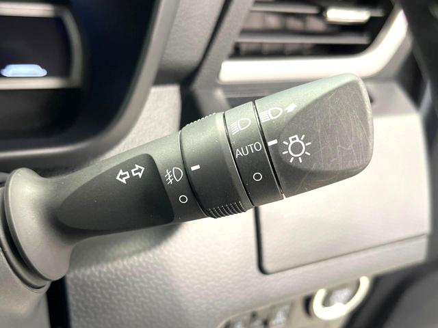 ルーミー カスタムＧ　禁煙車　９インチディスプレイオーディオ　パノラミックビュー　両側パワースライドドア　前後ドラレコ　スマートアシスト　アダプティブクルーズ　シートヒーター　シートバックテーブル　ＬＥＤヘッド　フルセグ（32枚目）