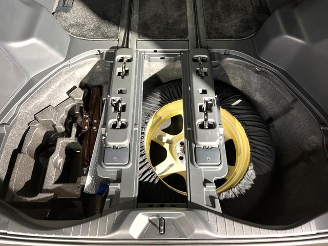 ヴェルファイアハイブリッド Z プレミア 左右独立ムーンルーフ フリップダウンモニター 13.2インチ純正フリップダウンモニター 純正14インチディスプレイオーディオプラス トヨタセーフティセンス パノラミックビューモニター 置くだけ充電(21枚目)