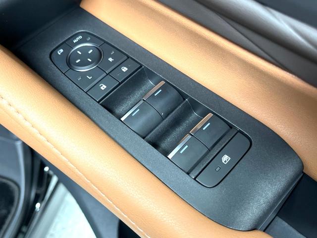 ヴェルファイアハイブリッド Z プレミア 左右独立ムーンルーフ フリップダウンモニター 13.2インチ純正フリップダウンモニター 純正14インチディスプレイオーディオプラス トヨタセーフティセンス パノラミックビューモニター 置くだけ充電(41枚目)