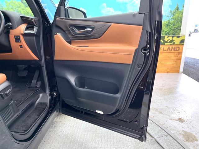 ヴェルファイアハイブリッド Z プレミア 左右独立ムーンルーフ フリップダウンモニター 13.2インチ純正フリップダウンモニター 純正14インチディスプレイオーディオプラス トヨタセーフティセンス パノラミックビューモニター 置くだけ充電(42枚目)