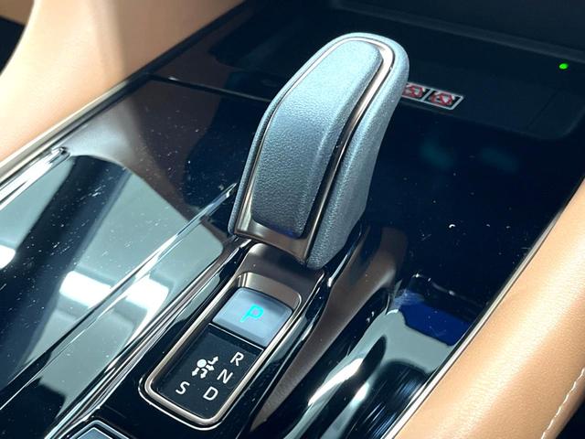 ヴェルファイアハイブリッド Z プレミア 左右独立ムーンルーフ フリップダウンモニター 13.2インチ純正フリップダウンモニター 純正14インチディスプレイオーディオプラス トヨタセーフティセンス パノラミックビューモニター 置くだけ充電(65枚目)