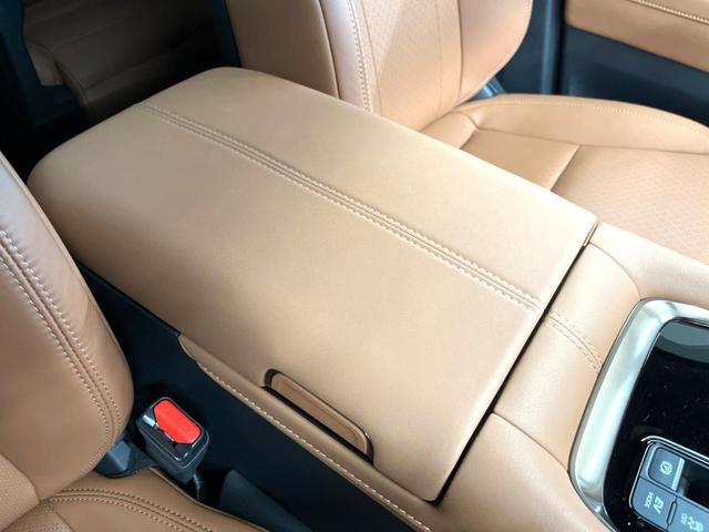 ヴェルファイアハイブリッド Z プレミア 左右独立ムーンルーフ フリップダウンモニター 13.2インチ純正フリップダウンモニター 純正14インチディスプレイオーディオプラス トヨタセーフティセンス パノラミックビューモニター 置くだけ充電(67枚目)