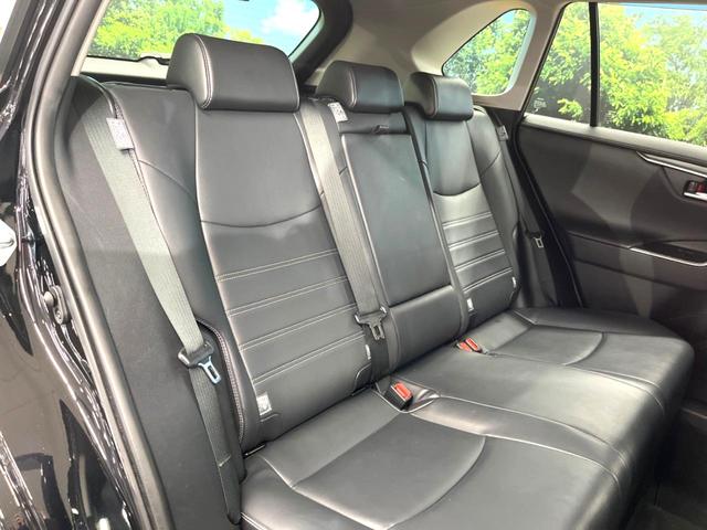 ＲＡＶ４ Ｇ　Ｚパッケージ　純正９インチディスプレイオーディオ　パノラマミックビューモニター　トヨタセーフティーセンス　レーダークルーズ　禁煙車　パワーバックドア　シートヒーター　パワーシート　スマートキー　ＬＥＤヘッド（9枚目）