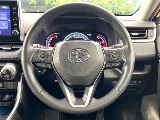 ＲＡＶ４ Ｇ　Ｚパッケージ　純正９インチディスプレイオーディオ　パノラマミックビューモニター　トヨタセーフティーセンス　レーダークルーズ　禁煙車　パワーバックドア　シートヒーター　パワーシート　スマートキー　ＬＥＤヘッド（11枚目）
