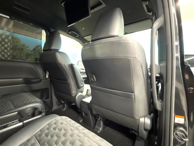 ヴォクシー Ｓ－Ｚ　両側電動ドア　後席モニター　バックカメラ　衝突被害軽減システム　レーダークルーズ　禁煙車　電動リアゲート　ハーフレザーシート　ドラレコ　コーナーセンサー　スマートキー　ＬＥＤヘッド　ビルトインＥＴＣ（43枚目）