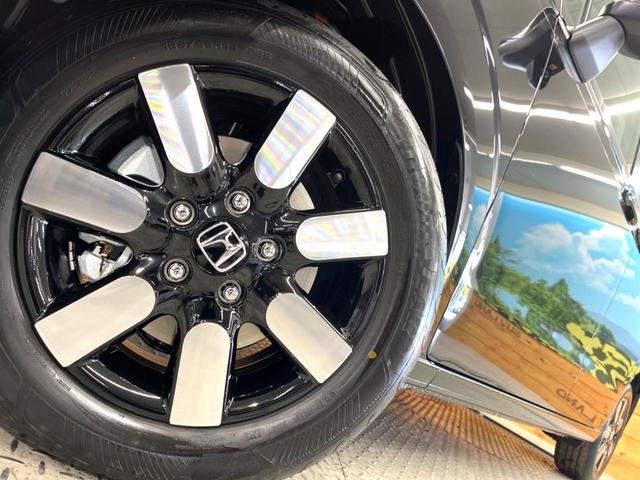 フリード エアー　ＥＸ　登録済未使用車　両側電動ドア　ホンダセンシング　レーダークルーズ　ハーフレザーシート　前席シートヒーター　コーナーセンサー　スマートキー　ＬＥＤヘッド　純正１５インチアルミ　ブラインドスポットモニター（13枚目）