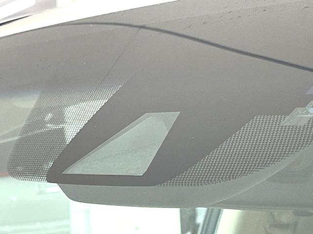 �y�g���^�Z�[�t�e�B�Z���X�z���s���ɑO���̎ԗ�����F�����A�Փ˂������Ȏ��͌x��ƃu���[�L�ŏՓˉ���Ɣ�Q�y�����A�V�X�g�B�����S�Ƀh���C�u�����y���݂��������܂��B