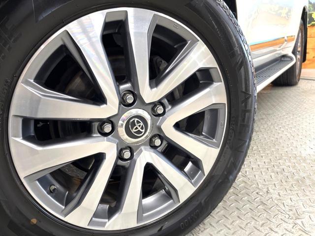 �y�����Q�O�C���`�A���~�z�C�[���z�O�ςɃ}�b�`���������A���~�z�C�[���𑕒����Ă���܂��B�e��ЊO�A���~�z�C�[����A�X�^�b�h���X�^�C�����戵�����Ă���܂��B���񂲑��k����������