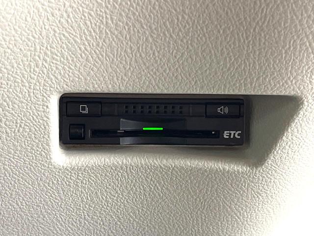 シエンタ ハイブリッドＧ　両側パワースライドドア　プリクラッシュセーフティシステム　純正ＳＤナビ　ＥＴＣ　Ｂｌｕｅｔｏｏｔｈ　７人乗り　オートマチックハイビーム　先行車発進お知らせ機能　革巻きステアリング　ステアリングスイッチ（7枚目）