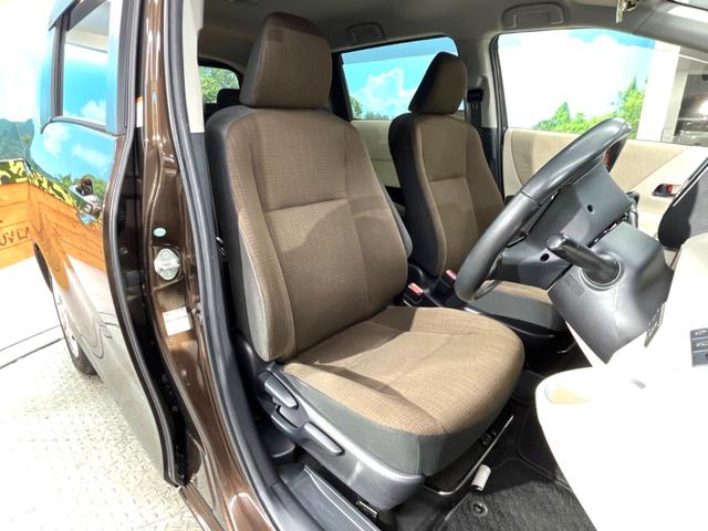 シエンタ ハイブリッドＧ　両側パワースライドドア　プリクラッシュセーフティシステム　純正ＳＤナビ　ＥＴＣ　Ｂｌｕｅｔｏｏｔｈ　７人乗り　オートマチックハイビーム　先行車発進お知らせ機能　革巻きステアリング　ステアリングスイッチ（8枚目）