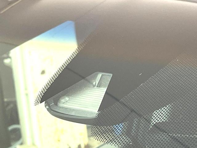 �y�z���_�Z���V���O�z���s���ɑO���̎ԗ�����F�����A�Փ˂������Ȏ��͌x��ƃu���[�L�ŏՓˉ���Ɣ�Q�y�����A�V�X�g�B�����S�Ƀh���C�u�����y���݂��������܂��B