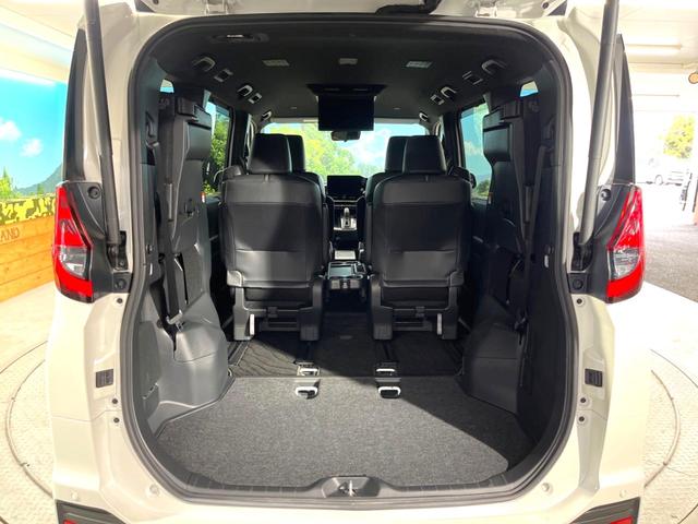 ノア ハイブリッドＳ－Ｚ　電動スライドドア　後席モニター　全周囲カメラ　衝突被害軽減システム　レーダークルーズ　禁煙車　電動リアゲート　ハーフレザーシート　コーナーセンサー　スマートキー　ＬＥＤヘッド　ビルトインＥＴＣ（12枚目）
