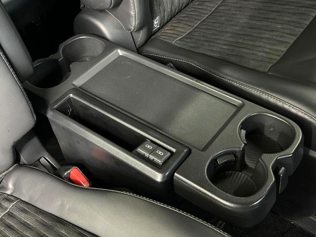 ノア ハイブリッドＳ－Ｚ　電動スライドドア　後席モニター　全周囲カメラ　衝突被害軽減システム　レーダークルーズ　禁煙車　電動リアゲート　ハーフレザーシート　コーナーセンサー　スマートキー　ＬＥＤヘッド　ビルトインＥＴＣ（61枚目）