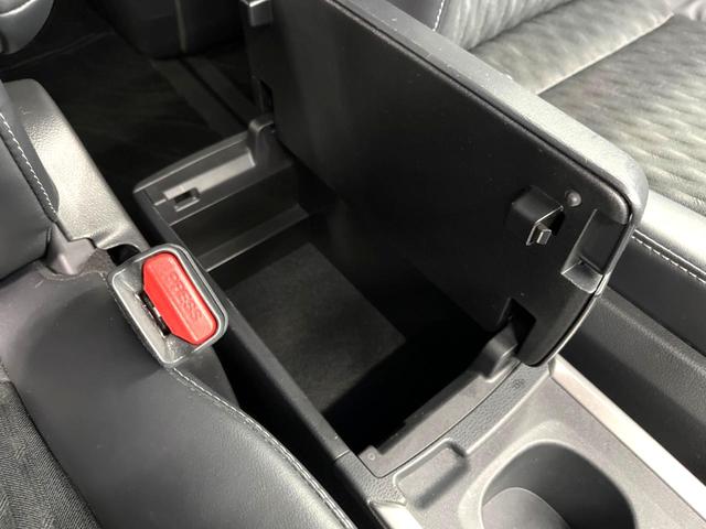 ノア ハイブリッドＳ－Ｚ　電動スライドドア　後席モニター　全周囲カメラ　衝突被害軽減システム　レーダークルーズ　禁煙車　電動リアゲート　ハーフレザーシート　コーナーセンサー　スマートキー　ＬＥＤヘッド　ビルトインＥＴＣ（65枚目）