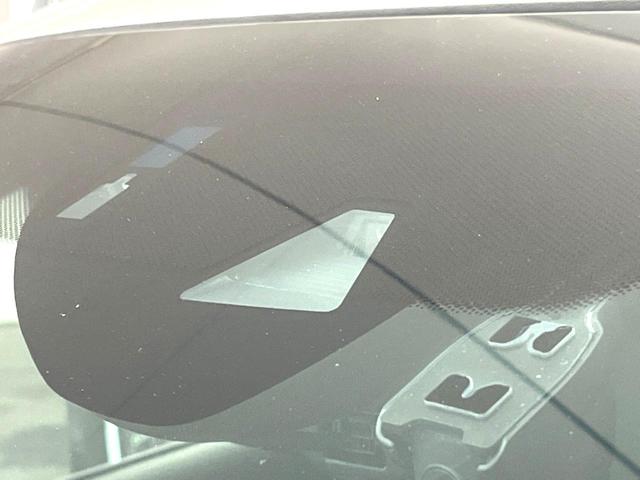 �y�z���_�Z���V���O�z���s���ɑO���̎ԗ�����F�����A�Փ˂������Ȏ��͌x��ƃu���[�L�ŏՓˉ���Ɣ�Q�y�����A�V�X�g�B�����S�Ƀh���C�u�����y���݂��������܂��B