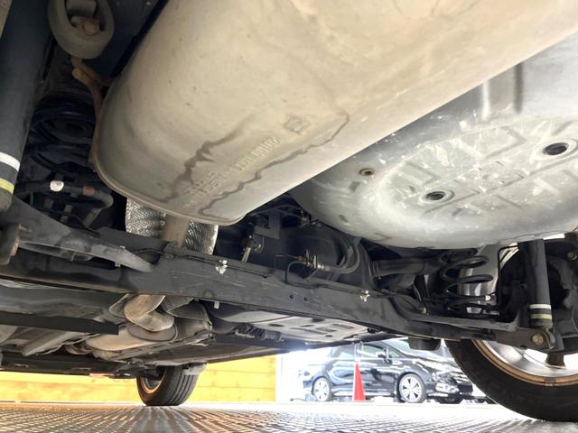 ジューク 16GT ドレスアップ 純正7インチナビ エマージェンシーブレーキ アラウンドビューモニター 禁煙車 ドライブレコーダー スマートキー HIDヘッドライト ETC 純正17インチアルミ オートエアコン Bluetooth(29枚目)