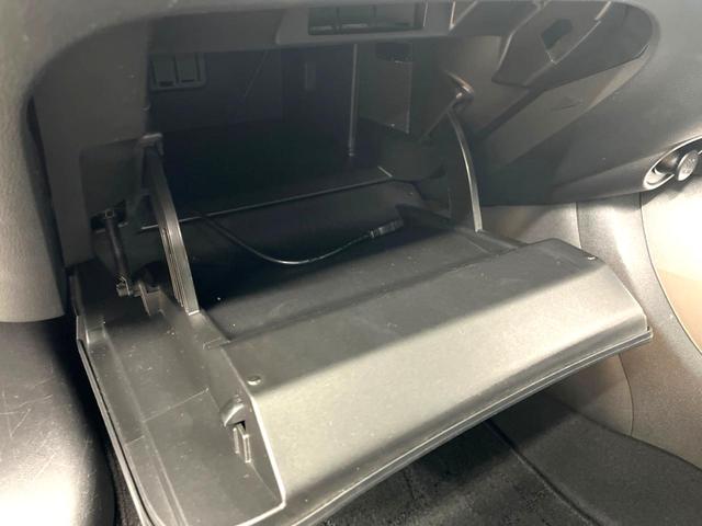 ジューク 16GT ドレスアップ 純正7インチナビ エマージェンシーブレーキ アラウンドビューモニター 禁煙車 ドライブレコーダー スマートキー HIDヘッドライト ETC 純正17インチアルミ オートエアコン Bluetooth(55枚目)