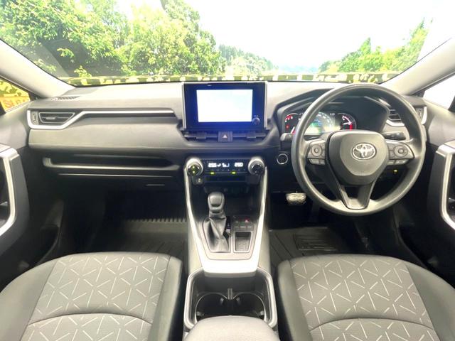 ＲＡＶ４ Ｘ　８型ディスプレイオーディオ　バックカメラ　衝突被害軽減　レーダークルーズ　Ｂｌｕｅｔｏｏｔｈ　禁煙車　ドラレコ　コーナーセンサー　ＬＥＤヘッド　ＥＴＣ２．０　純正１７インチアルミ　オートハイビーム（2枚目）