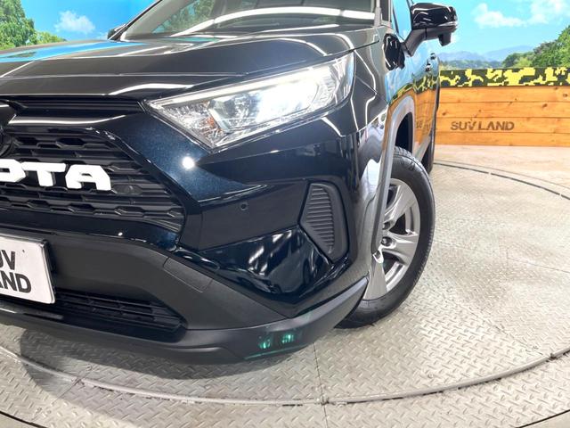 ＲＡＶ４ Ｘ　８型ディスプレイオーディオ　バックカメラ　衝突被害軽減　レーダークルーズ　Ｂｌｕｅｔｏｏｔｈ　禁煙車　ドラレコ　コーナーセンサー　ＬＥＤヘッド　ＥＴＣ２．０　純正１７インチアルミ　オートハイビーム（13枚目）