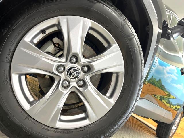ＲＡＶ４ Ｘ　８型ディスプレイオーディオ　バックカメラ　衝突被害軽減　レーダークルーズ　Ｂｌｕｅｔｏｏｔｈ　禁煙車　ドラレコ　コーナーセンサー　ＬＥＤヘッド　ＥＴＣ２．０　純正１７インチアルミ　オートハイビーム（14枚目）
