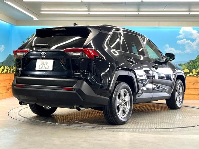 ＲＡＶ４ Ｘ　８型ディスプレイオーディオ　バックカメラ　衝突被害軽減　レーダークルーズ　Ｂｌｕｅｔｏｏｔｈ　禁煙車　ドラレコ　コーナーセンサー　ＬＥＤヘッド　ＥＴＣ２．０　純正１７インチアルミ　オートハイビーム（18枚目）