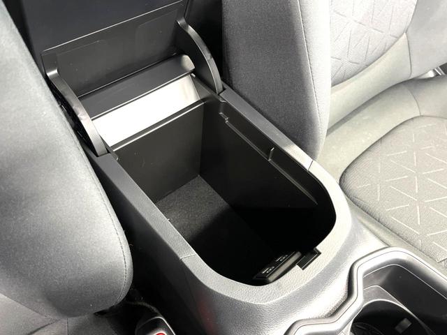 ＲＡＶ４ Ｘ　８型ディスプレイオーディオ　バックカメラ　衝突被害軽減　レーダークルーズ　Ｂｌｕｅｔｏｏｔｈ　禁煙車　ドラレコ　コーナーセンサー　ＬＥＤヘッド　ＥＴＣ２．０　純正１７インチアルミ　オートハイビーム（57枚目）