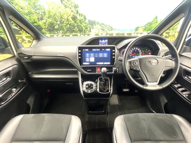 ヴォクシー ＺＳ　煌ＩＩＩ　純正１０型ＳＤナビ　フルセグ　両側電動ドア　合皮コンビシート　バックカメラ　衝突被害軽減　禁煙車　コーナーセンサーＬＥＤヘッド　ビルトインＥＴＣ　クルコン　純正１６インチアルミ　オートハイビーム（2枚目）