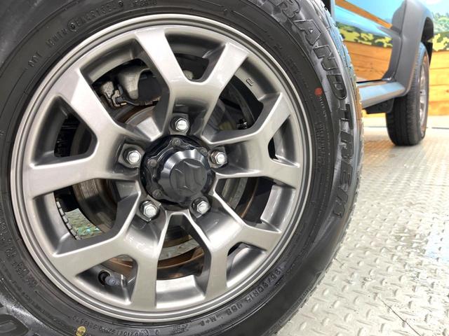 �y�����P�T�C���`�A���~�z�C�[���z�O�ςɃ}�b�`���������A���~�z�C�[���𑕒����Ă���܂��B�e��ЊO�A���~�z�C�[����A�X�^�b�h���X�^�C�����戵�����Ă���܂��B���񂲑��k����������