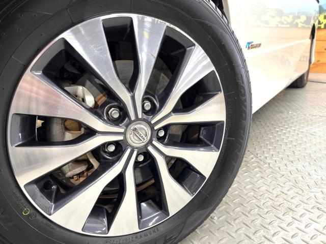 �y�����P�U�C���`�A���~�z�C�[���z�O�ςɃ}�b�`���������A���~�z�C�[���𑕒����Ă���܂��B�e��ЊO�A���~�z�C�[����A�X�^�b�h���X�^�C�����戵�����Ă���܂��B���񂲑��k����������