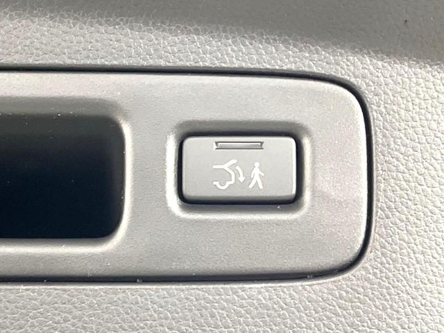 ヴェゼル ｅ：ＨＥＶ　ＲＳ　登録済未使用車　純正９型ナビ　全周囲カメラ　衝突軽減装置　レーダークルーズ　ＥＴＣ２．０　パワーバックドア　シートヒーター　置くだけ充電　ＬＥＤヘッド　クリアランスソナー　車線逸脱警報　誤発進抑制機能（41枚目）