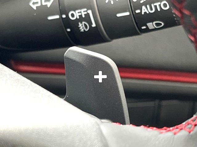 ヴェゼル ｅ：ＨＥＶ　ＲＳ　登録済未使用車　純正９型ナビ　全周囲カメラ　衝突軽減装置　レーダークルーズ　ＥＴＣ２．０　パワーバックドア　シートヒーター　置くだけ充電　ＬＥＤヘッド　クリアランスソナー　車線逸脱警報　誤発進抑制機能（45枚目）