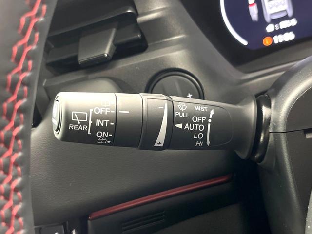 ヴェゼル ｅ：ＨＥＶ　ＲＳ　登録済未使用車　純正９型ナビ　全周囲カメラ　衝突軽減装置　レーダークルーズ　ＥＴＣ２．０　パワーバックドア　シートヒーター　置くだけ充電　ＬＥＤヘッド　クリアランスソナー　車線逸脱警報　誤発進抑制機能（47枚目）