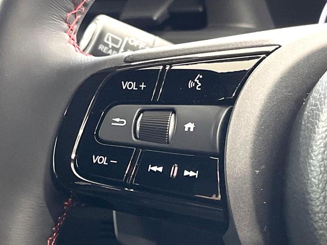 ヴェゼル ｅ：ＨＥＶ　ＲＳ　登録済未使用車　純正９型ナビ　全周囲カメラ　衝突軽減装置　レーダークルーズ　ＥＴＣ２．０　パワーバックドア　シートヒーター　置くだけ充電　ＬＥＤヘッド　クリアランスソナー　車線逸脱警報　誤発進抑制機能（50枚目）