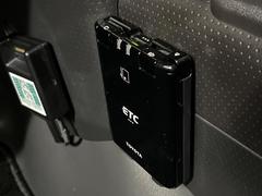 【ＥＴＣ】高速道路の料金所をストレスなく通過！話題のスポットやサービスエリアに多い「スマートIntercooler」利用時は必須のアイテムです。当店でセットアップを実施、ご納車当日からすぐにご利用いただけます！ 5