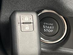 【キーレス】少し離れた場所からでもボタン一つでドアの開錠・施錠ができるのでとっても便利！ドアの鍵穴周りに傷をつけることもありません♪ 7