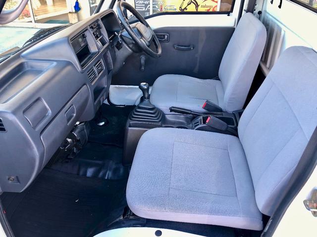 5速マニュアル車 4WD(パートタイム) エアコン パワステ 三方開 荷台マット プロテクター ラジオ 運転席エアバック(4枚目)
