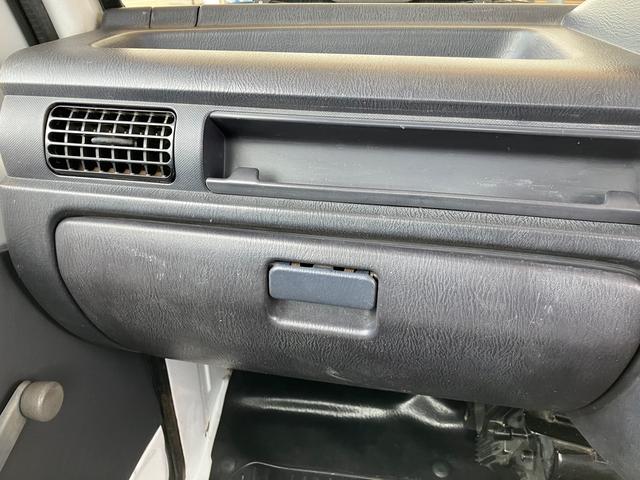 サンバートラック 　４ＷＤ　ギア車　エアコン　パワステ　車検整備付　６６，０００キロ　エアバック（28枚目）