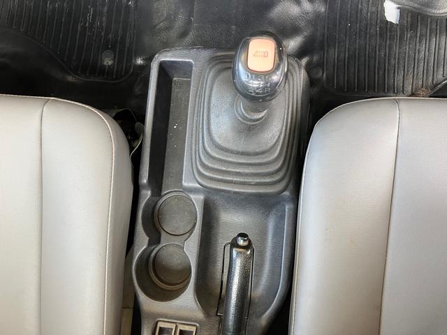 サンバートラック 　４ＷＤ　ギア車　エアコン　パワステ　車検整備付　６６，０００キロ　エアバック（29枚目）