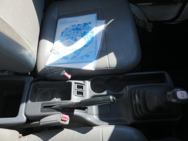 サンバートラック ＴＢ　ＣＤ・５ＭＴ・４ＷＤ・エアコン・パワステ付き（22枚目）