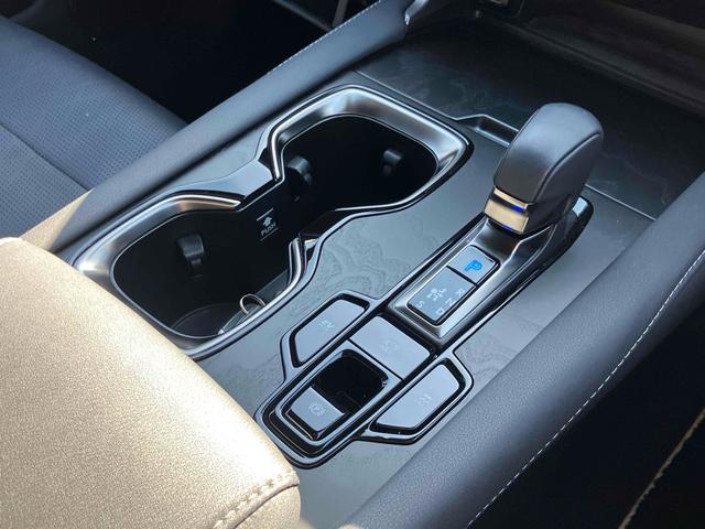 ＲＸ ＲＸ３５０ｈ　バージョンＬ　全周囲カメラ　クリアランスソナー　オートクルーズコントロール　レーンアシスト　パワーシート　パークアシスト　衝突被害軽減システム　サンルーフ　ナビ　ＴＶ　オートマチックハイビーム　オートライト（6枚目）