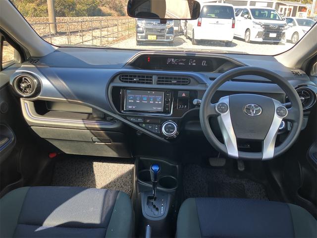 アクア Ｓ　ＥＴＣ　バックカメラ　ナビ　ＴＶ　オートライト　スマートキー　電動格納ミラー　シートヒーター　ＣＶＴ　衝突安全ボディ　ＡＢＳ　ＥＳＣ　ＣＤ　ＤＶＤ再生　Ｂｌｕｅｔｏｏｔｈ　エアコン　パワーステアリング（2枚目）