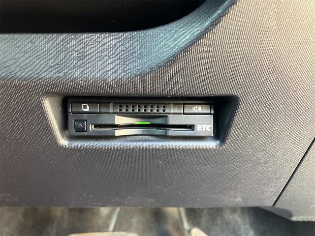 アクア Ｓ　ＥＴＣ　バックカメラ　ナビ　ＴＶ　オートライト　スマートキー　電動格納ミラー　シートヒーター　ＣＶＴ　衝突安全ボディ　ＡＢＳ　ＥＳＣ　ＣＤ　ＤＶＤ再生　Ｂｌｕｅｔｏｏｔｈ　エアコン　パワーステアリング（11枚目）