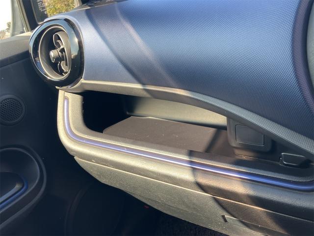 アクア Ｓ　ＥＴＣ　バックカメラ　ナビ　ＴＶ　オートライト　スマートキー　電動格納ミラー　シートヒーター　ＣＶＴ　衝突安全ボディ　ＡＢＳ　ＥＳＣ　ＣＤ　ＤＶＤ再生　Ｂｌｕｅｔｏｏｔｈ　エアコン　パワーステアリング（42枚目）