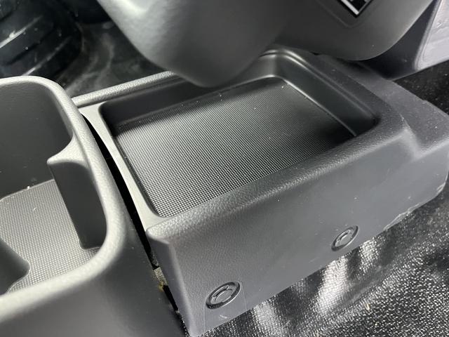 スーパーキャリイ Ｘリミテッド　デュアルカメラブレーキサポート　ドライブセレクト４ＷＤ　４ＡＴ　オーディオレス　キーレスエントリー　マニュアルエアコン　パワステ　パワーウィンドウ　電動格納式ドアミラー　オートライト　ＬＥＤ　フォグ（37枚目）