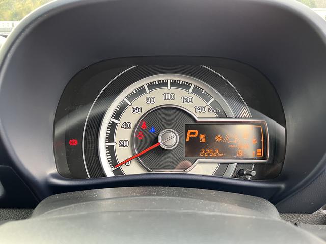 アルト ハイブリッドＸ　デュアルセンサーブレーキサポートＩＩ　マイルドハイブリッド　オーディオレス　全方位カメラ　ＣＶＴ　リモコンキー　キーレススタート　オートエアコン　オーディオスイッチ　シートヒーター　ＬＥＤ　アルミ（13枚目）