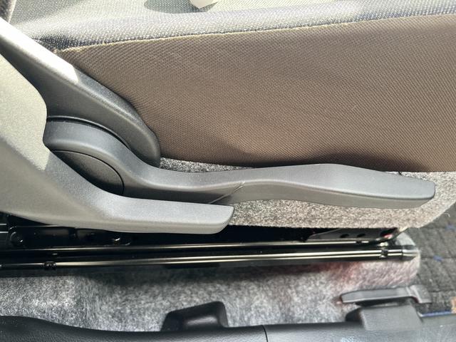 アルト ハイブリッドＸ　デュアルセンサーブレーキサポートＩＩ　マイルドハイブリッド　オーディオレス　全方位カメラ　ＣＶＴ　リモコンキー　キーレススタート　オートエアコン　オーディオスイッチ　シートヒーター　ＬＥＤ　アルミ（40枚目）